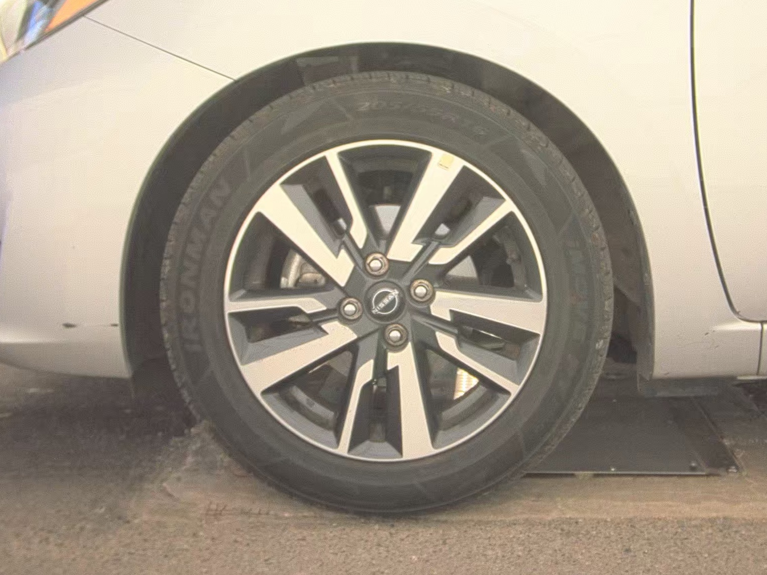 NISSAN VERSA - 10
