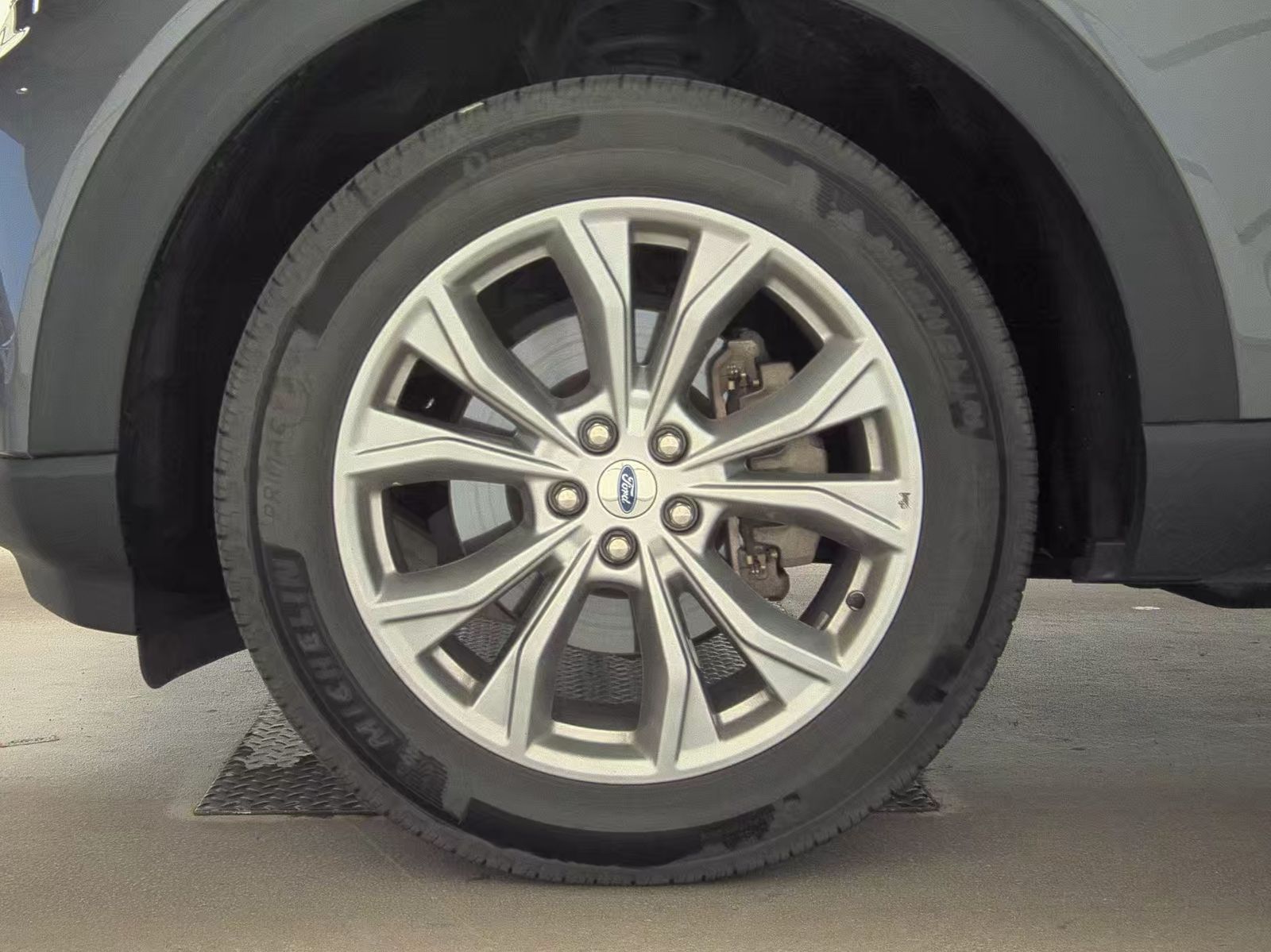 FORD EXPLORER - 10
