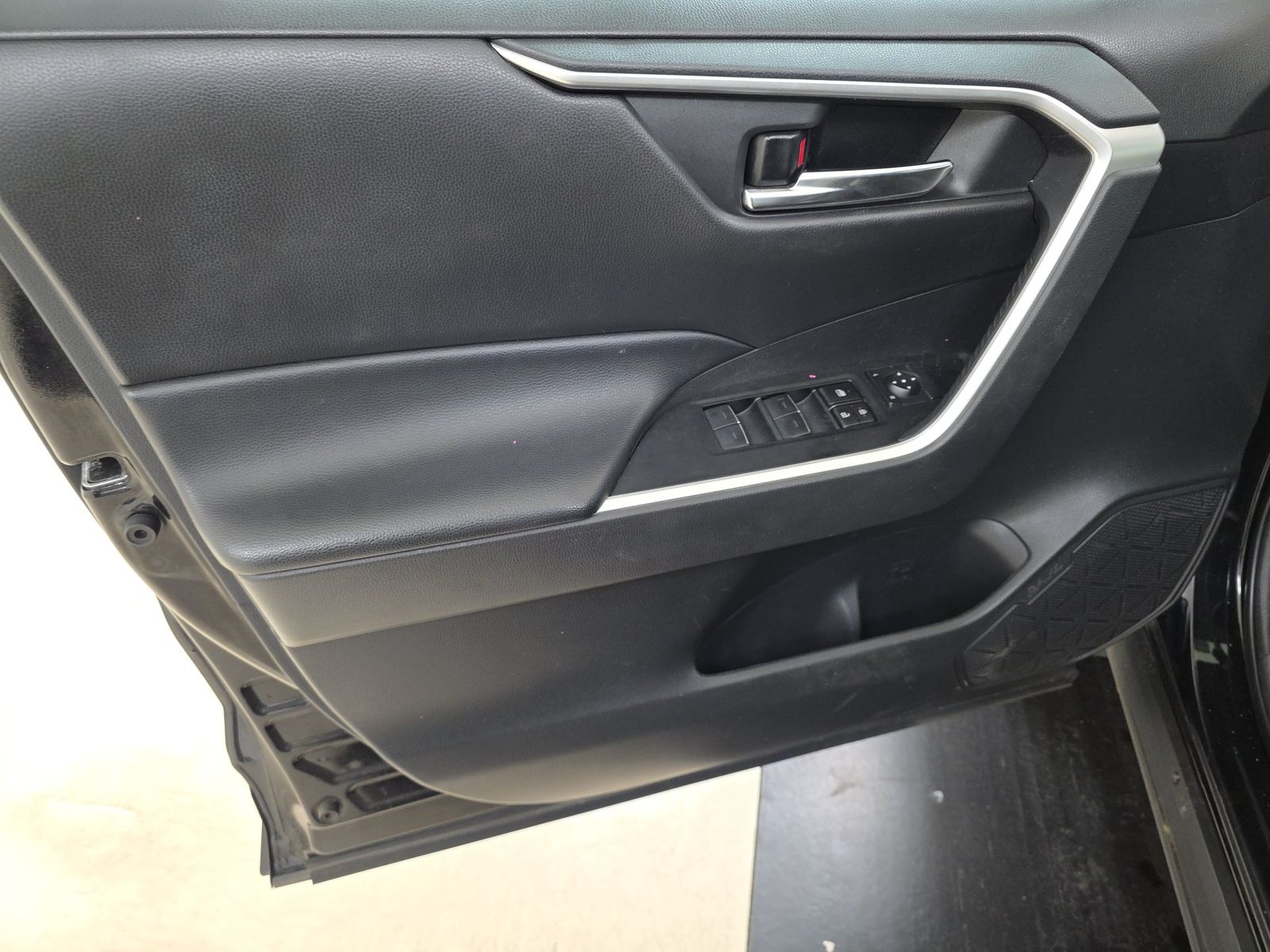 2024 Toyota RAV4 XLE FWD