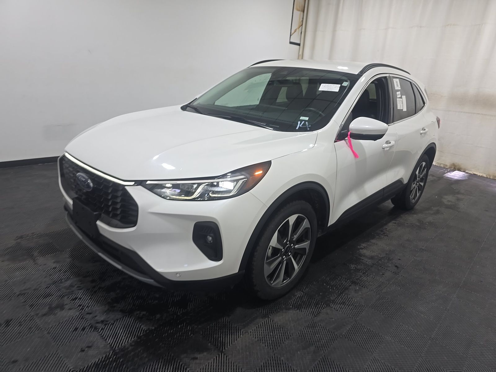 FORD ESCAPE - 1