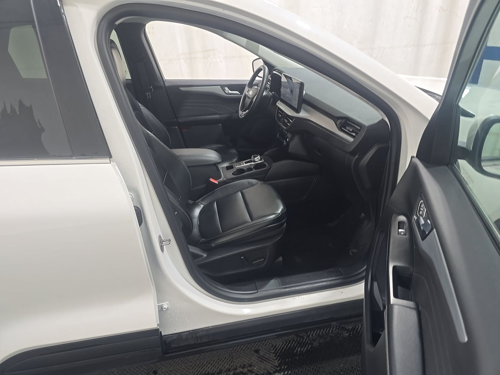 FORD ESCAPE - 9