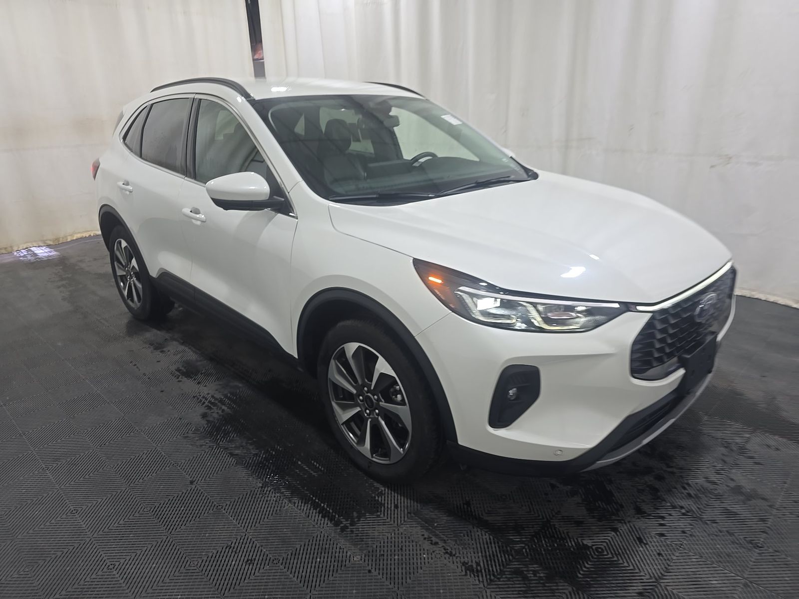 FORD ESCAPE - 4