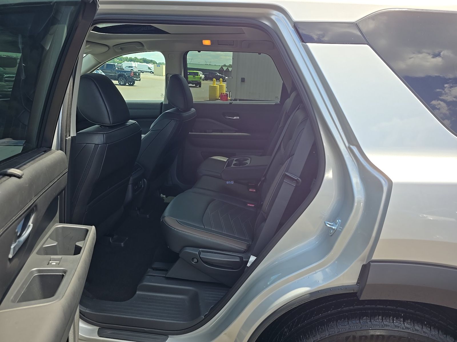 2025 Nissan Pathfinder Platinum FWD