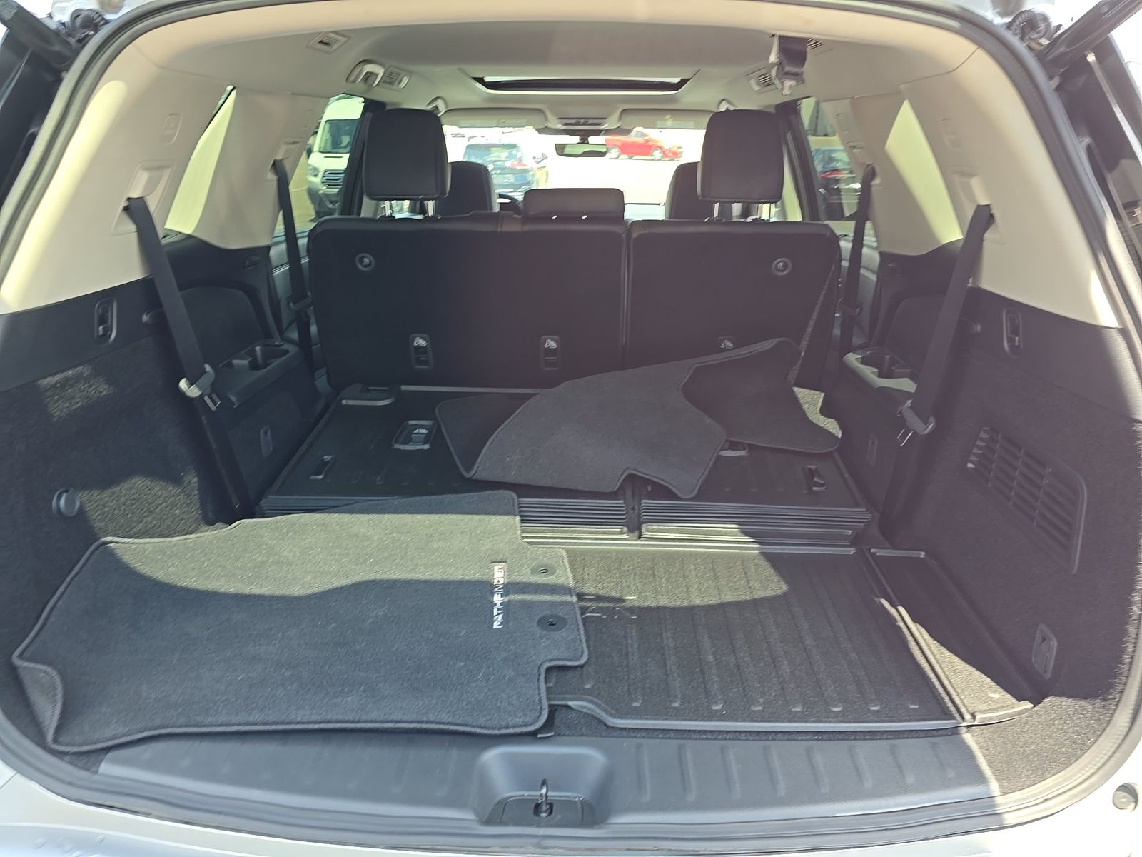 2025 Nissan Pathfinder Platinum FWD