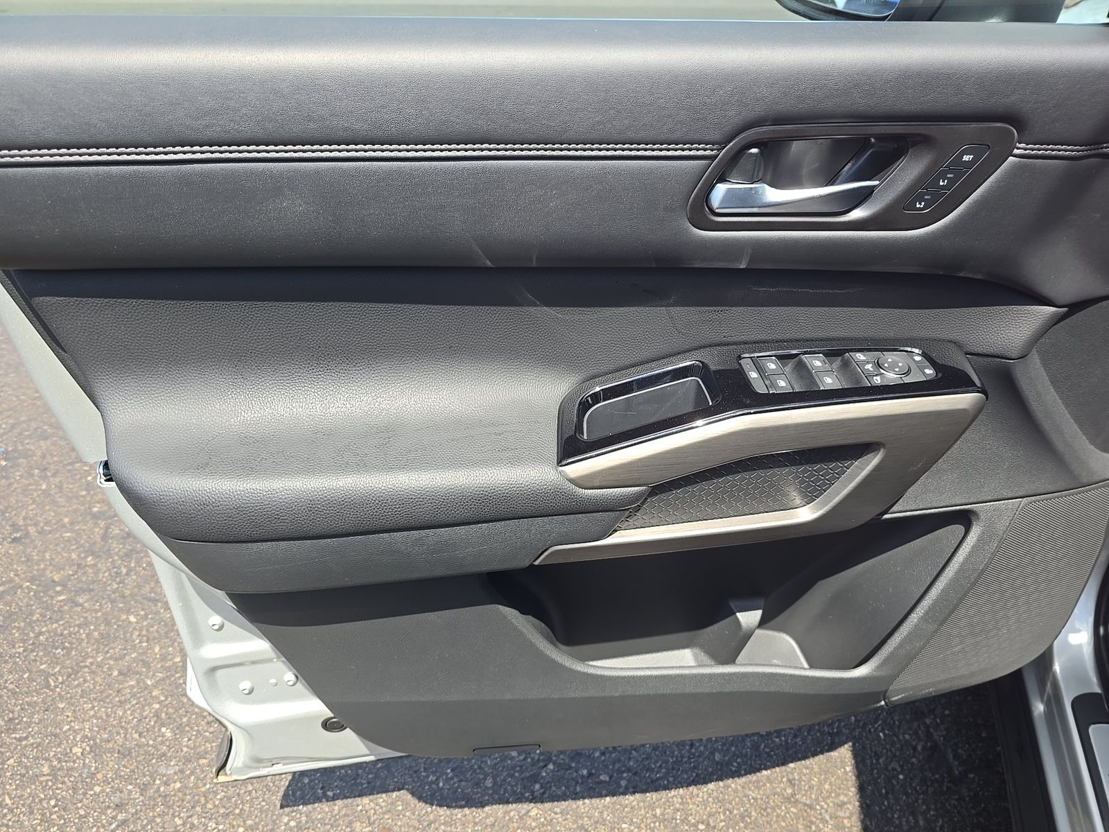 2025 Nissan Pathfinder Platinum FWD