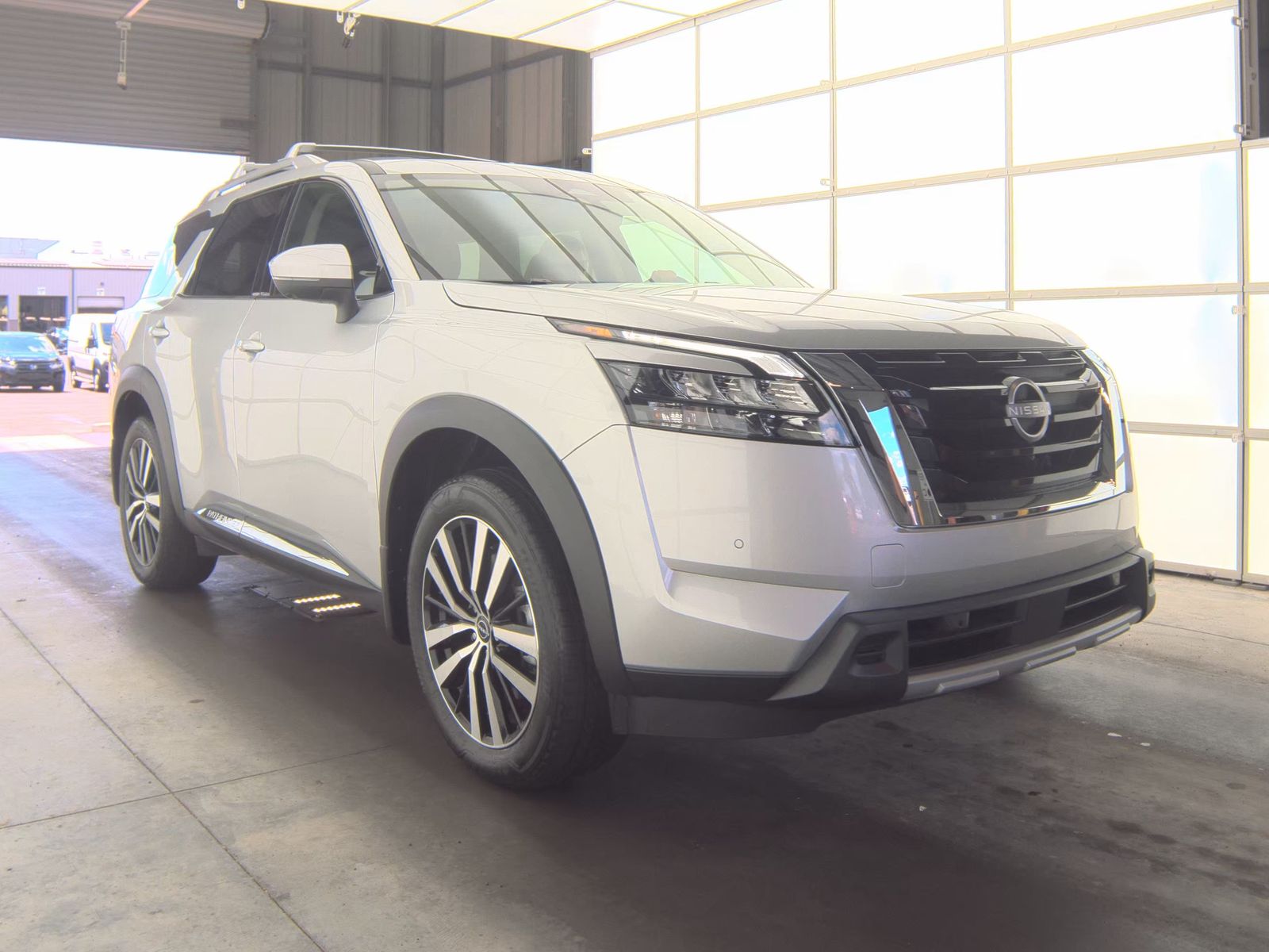 2025 Nissan Pathfinder Platinum FWD