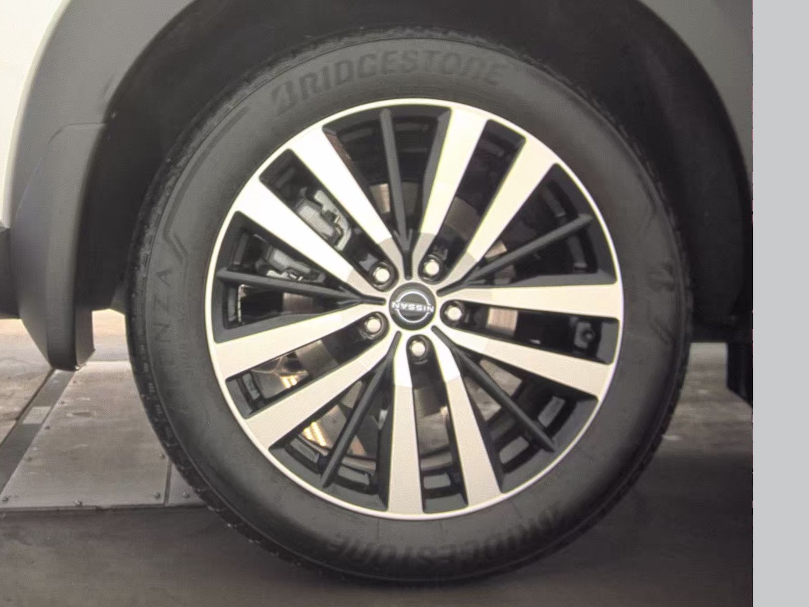 2025 Nissan Pathfinder Platinum FWD