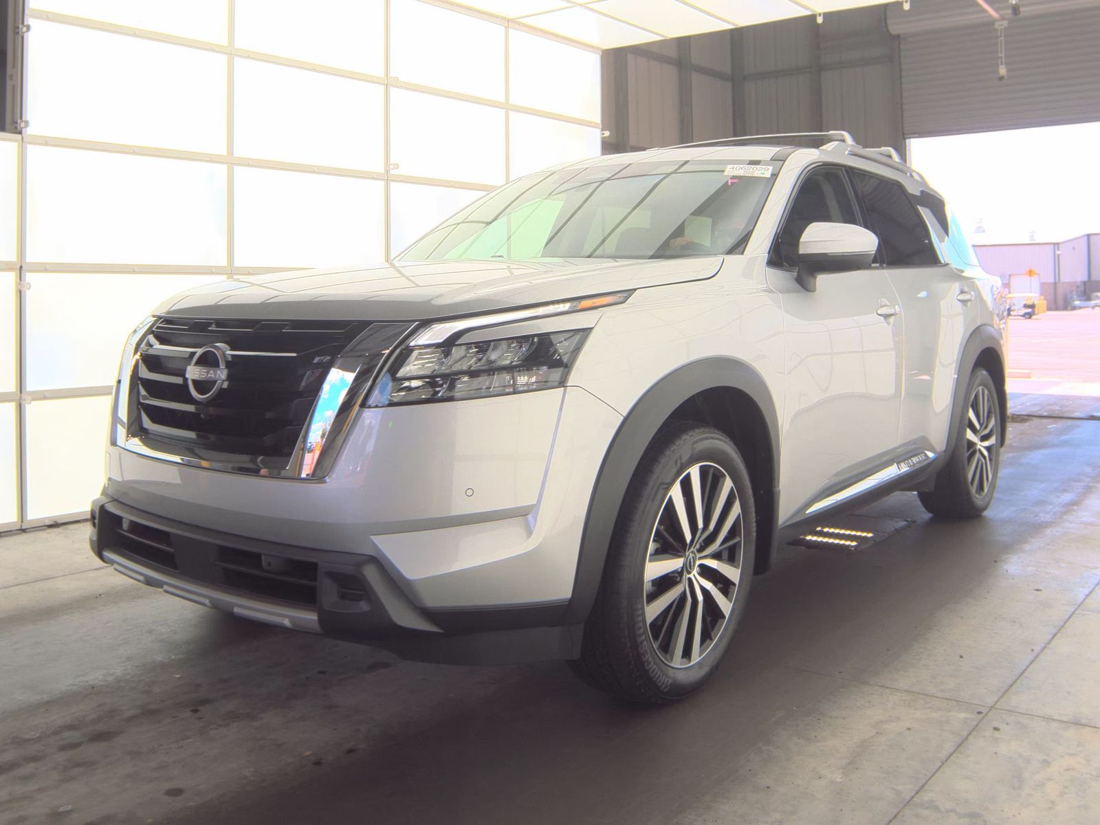 2025 Nissan Pathfinder Platinum FWD
