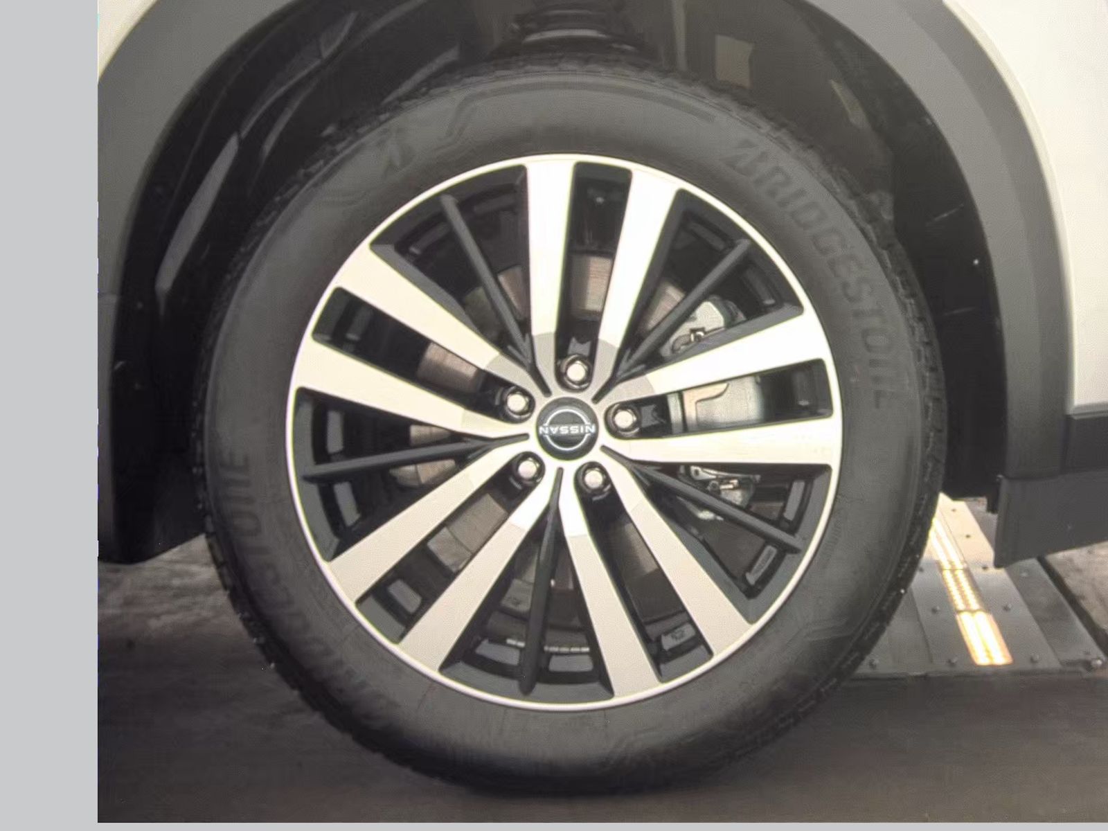 2025 Nissan Pathfinder Platinum FWD