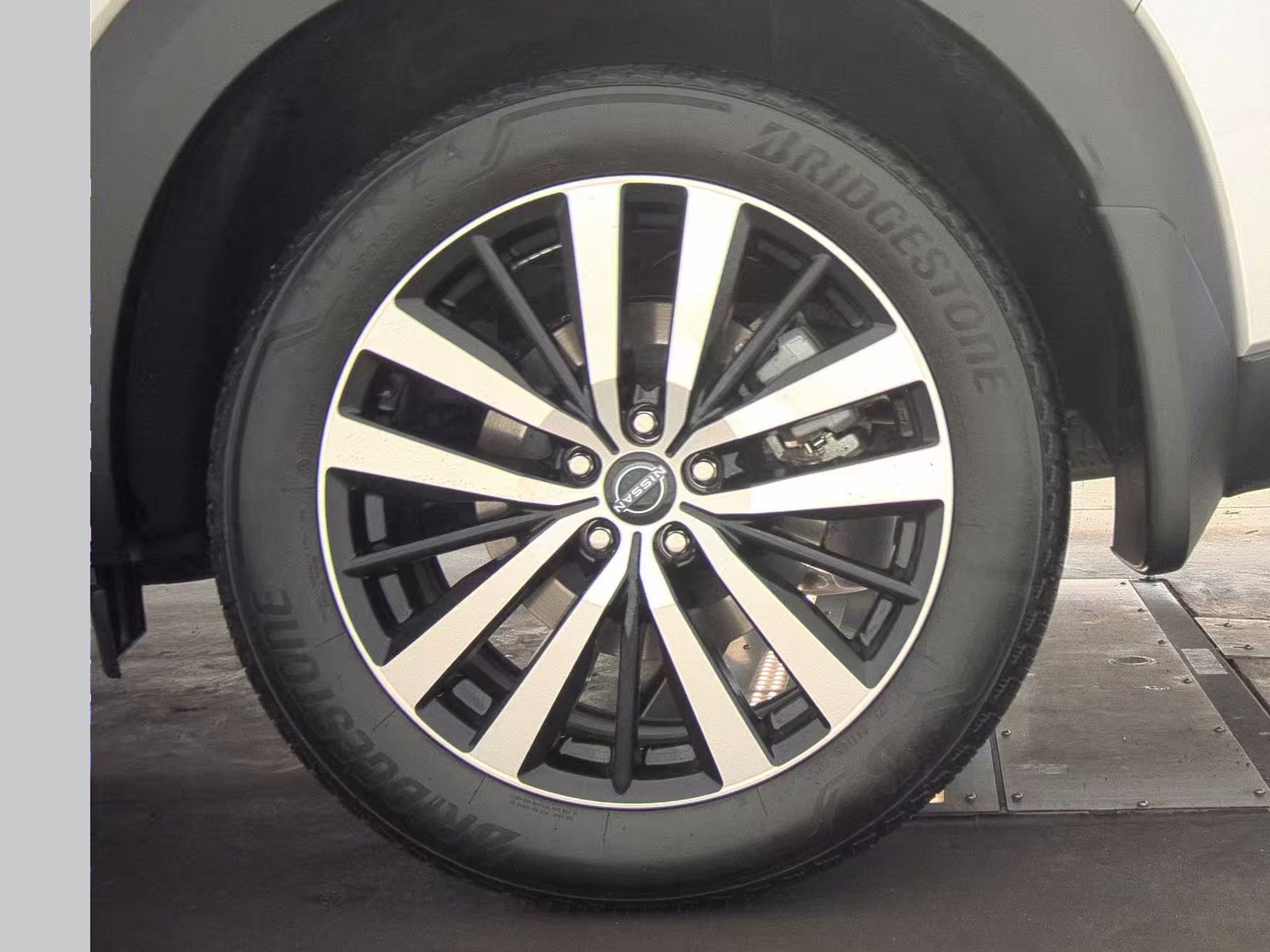 2025 Nissan Pathfinder Platinum FWD