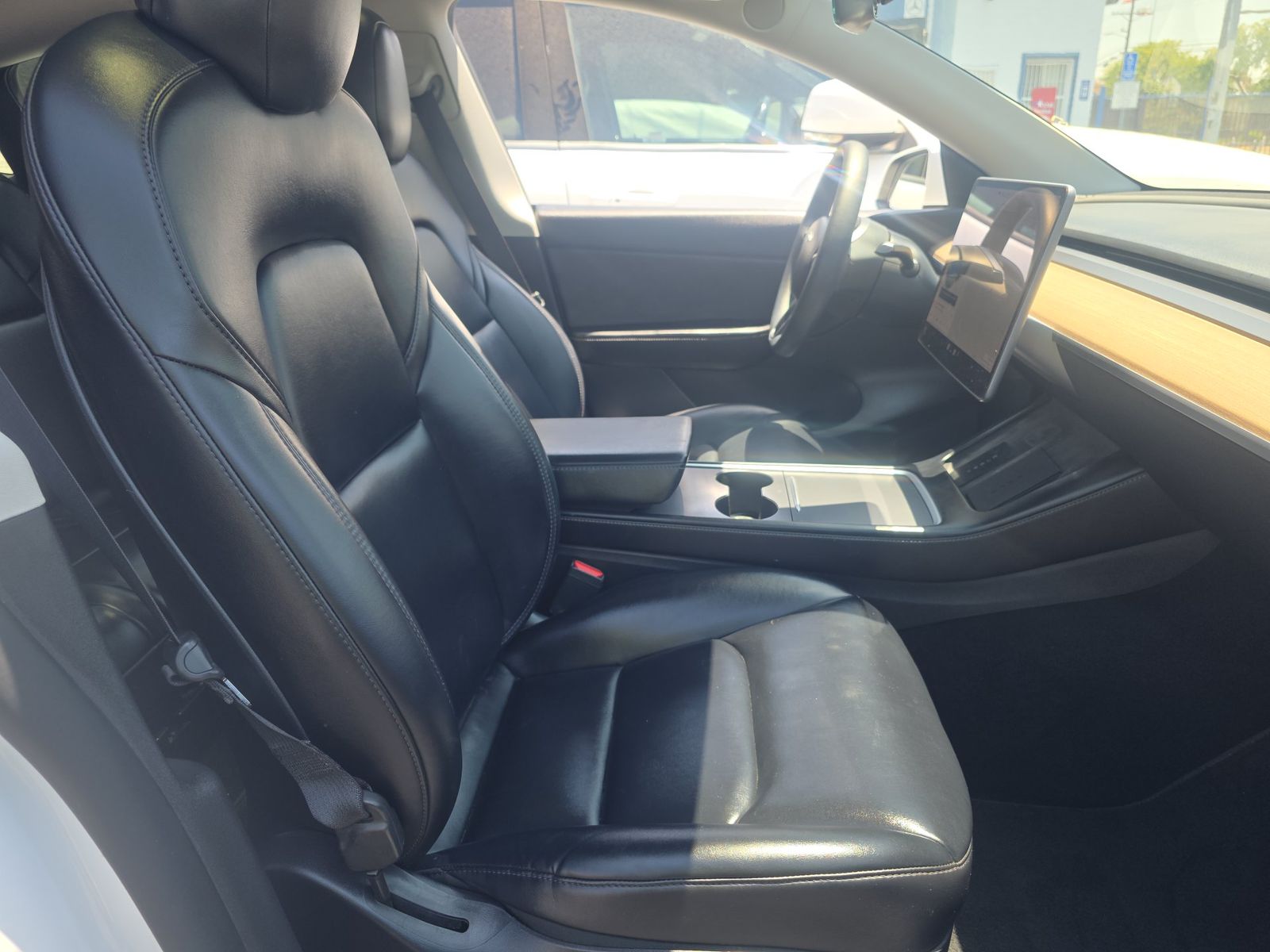 TESLA MODEL Y - 9