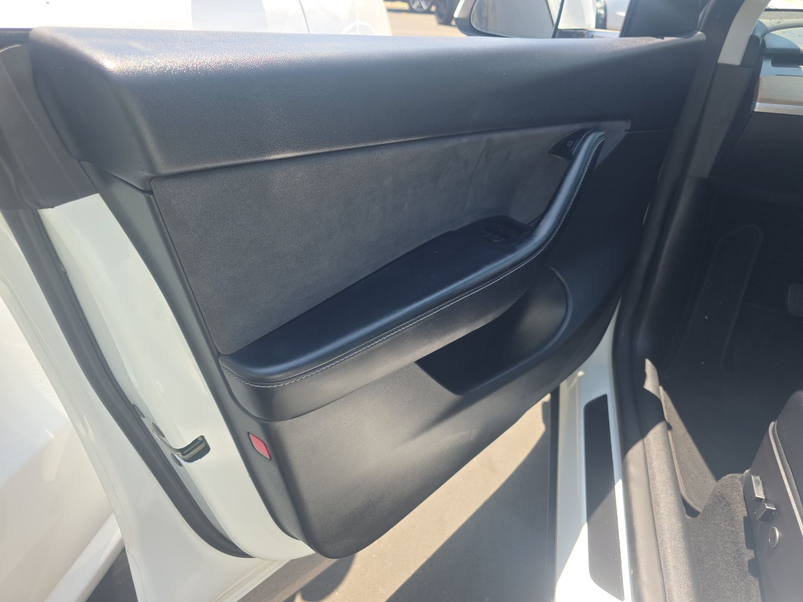 TESLA MODEL Y - 10