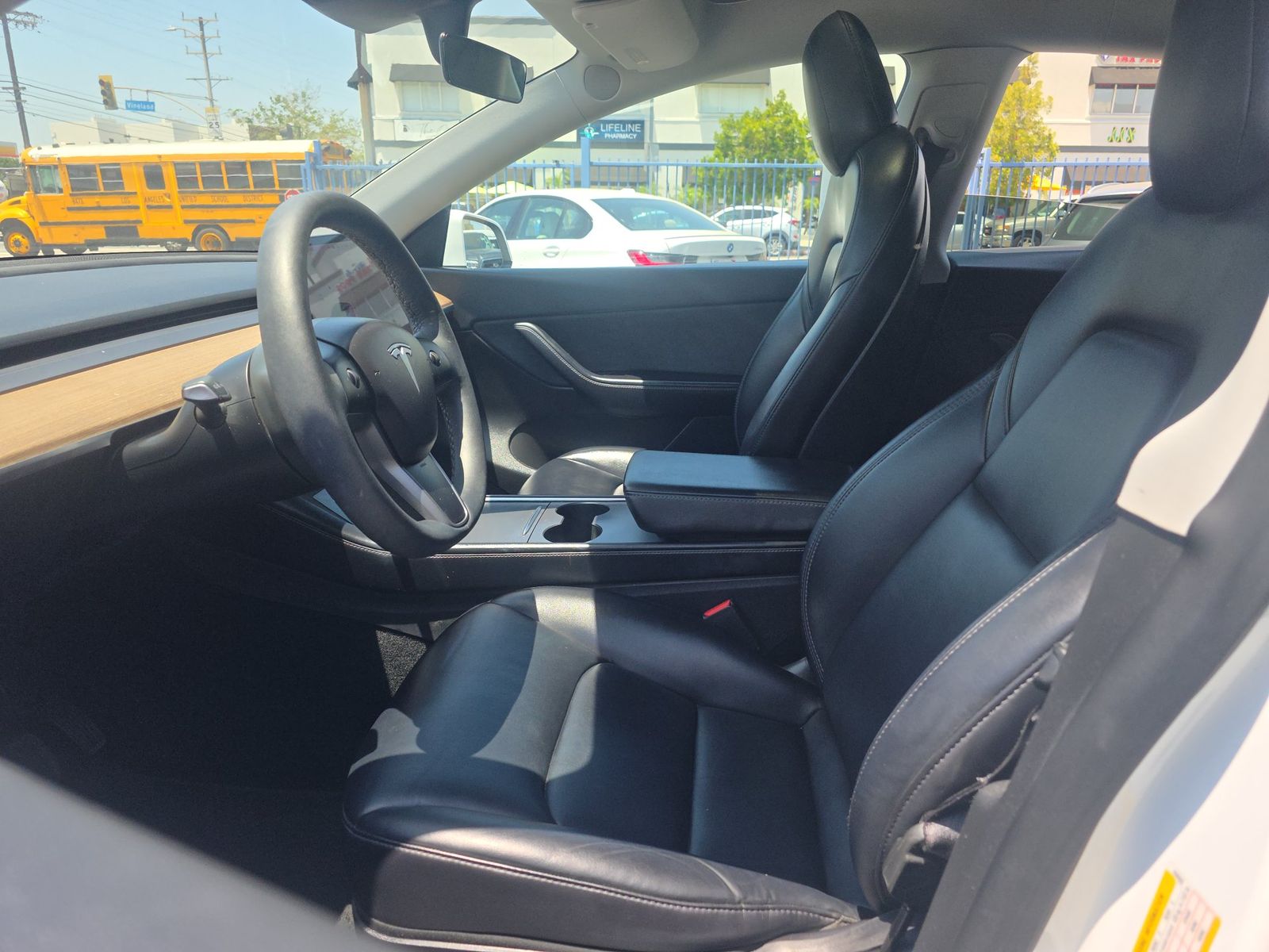 TESLA MODEL Y - 8