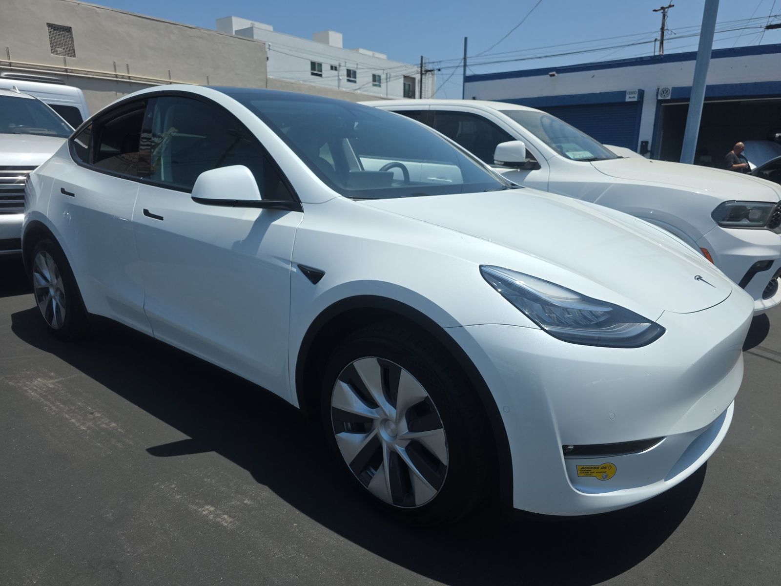 TESLA MODEL Y - 4