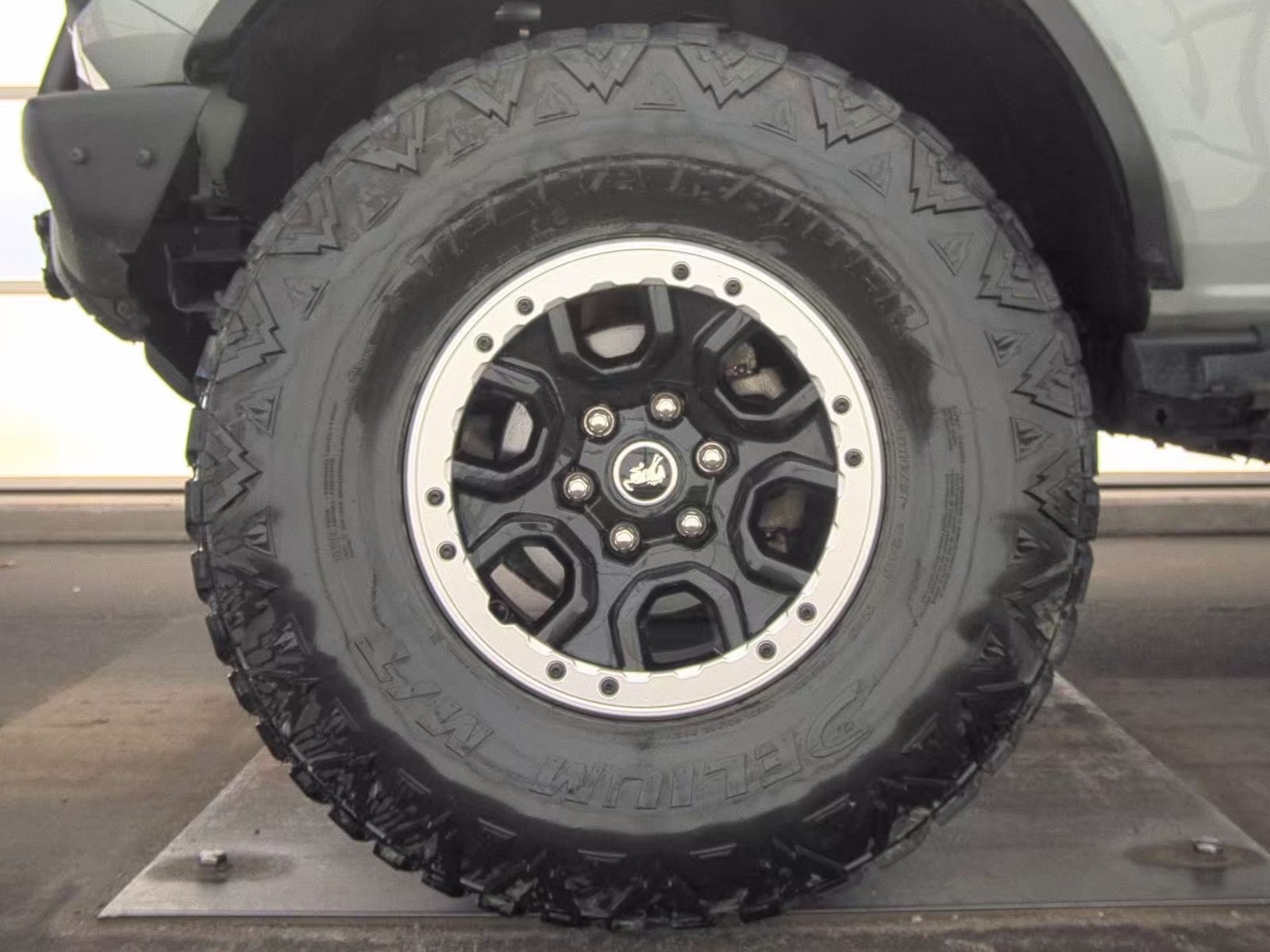 FORD BRONCO - 10