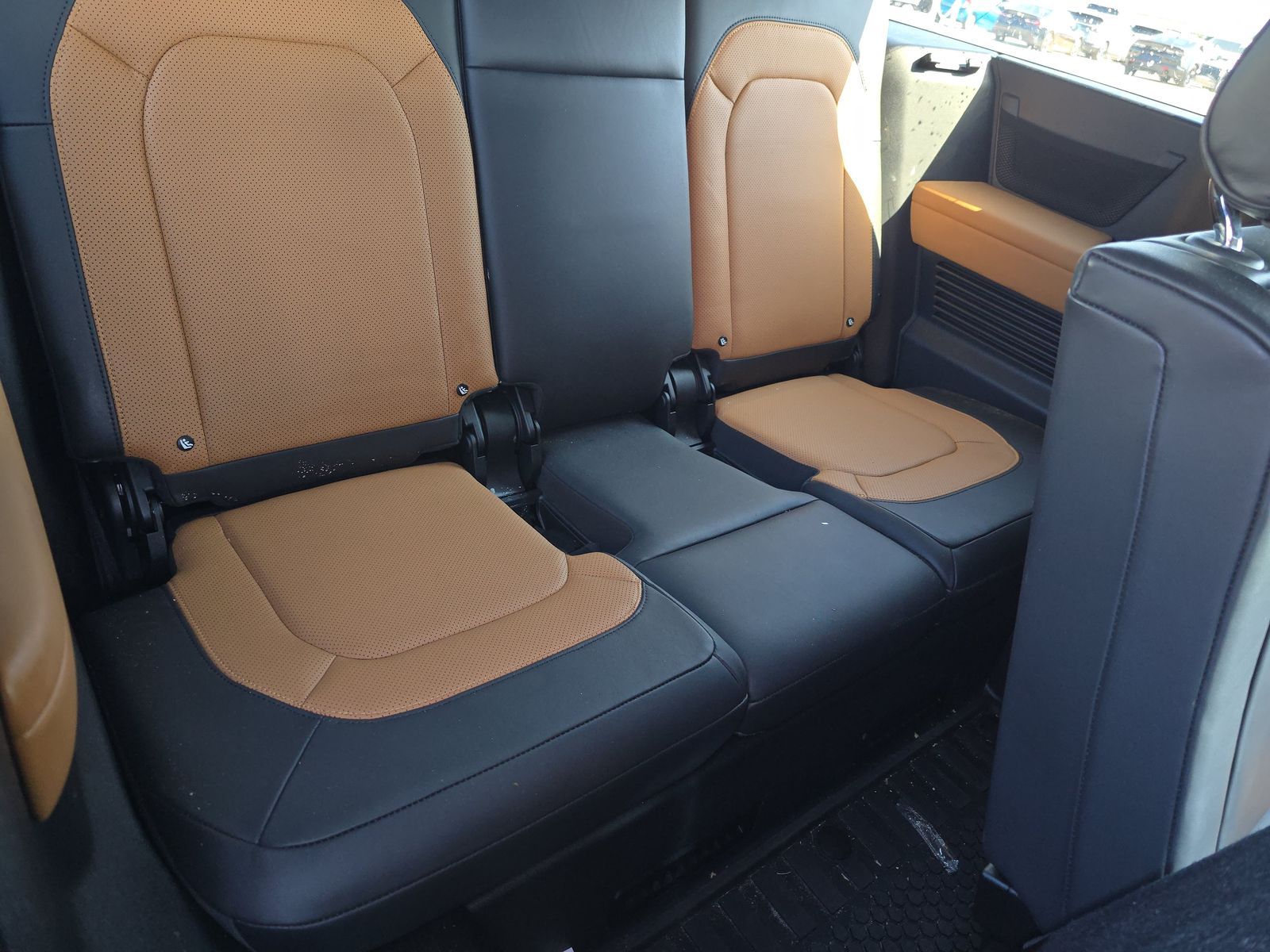 2024 Land Rover Defender 130 X-Dynamic SE AWD