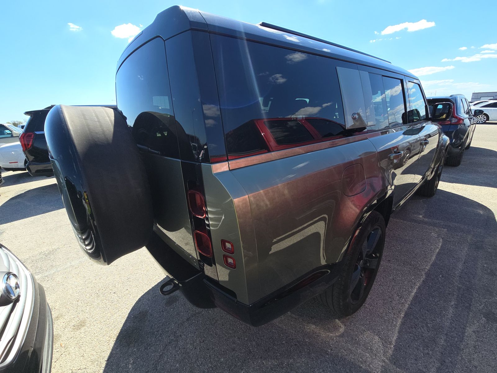 2024 Land Rover Defender 130 X-Dynamic SE AWD