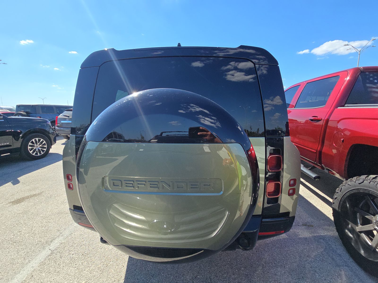 2024 Land Rover Defender 130 X-Dynamic SE AWD