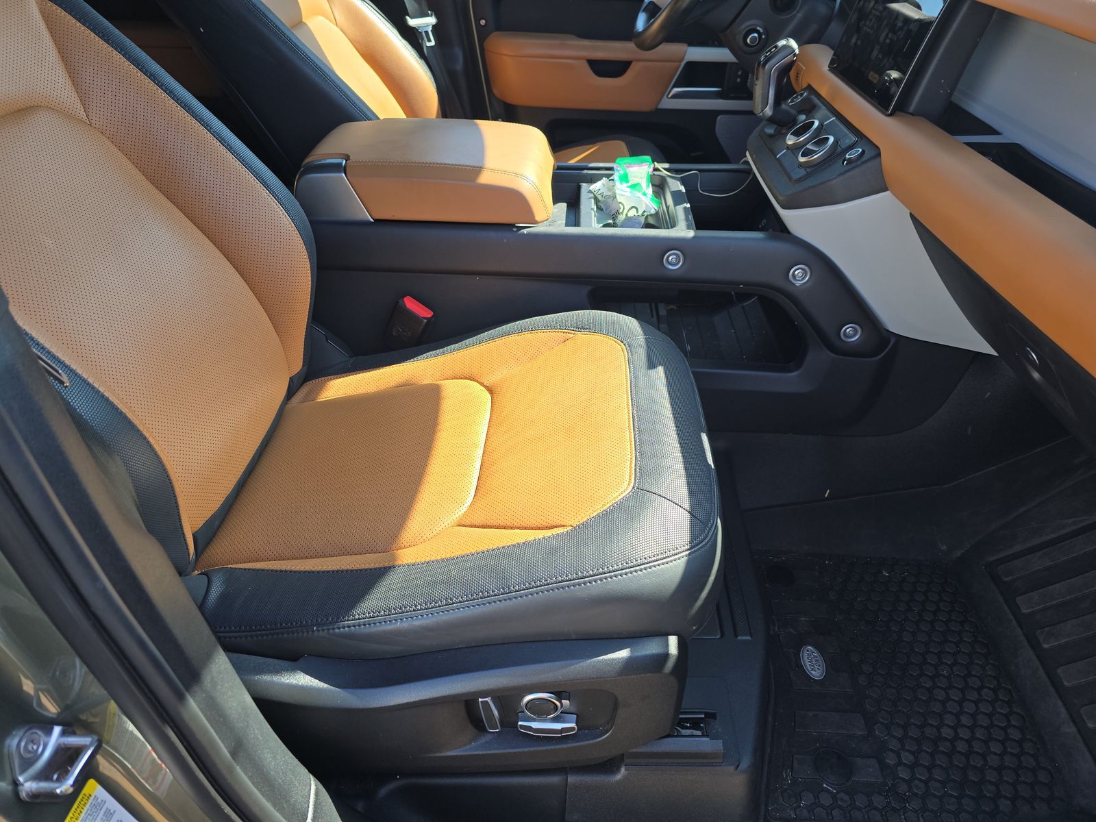 2024 Land Rover Defender 130 X-Dynamic SE AWD
