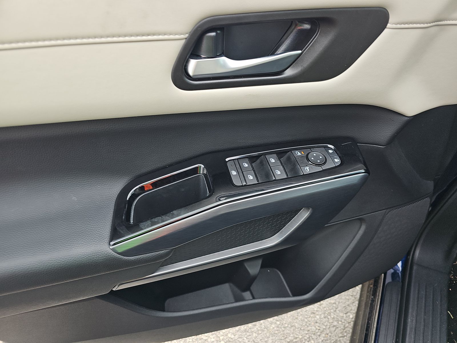 2026 Nissan Pathfinder SL FWD