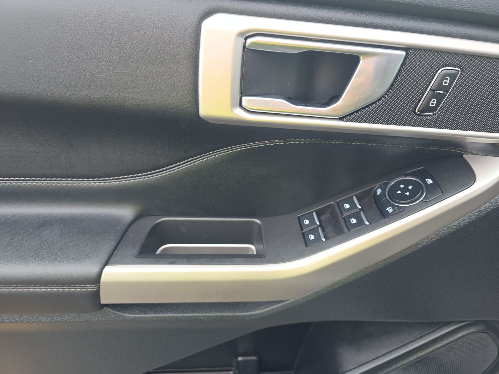 FORD EXPLORER - 10