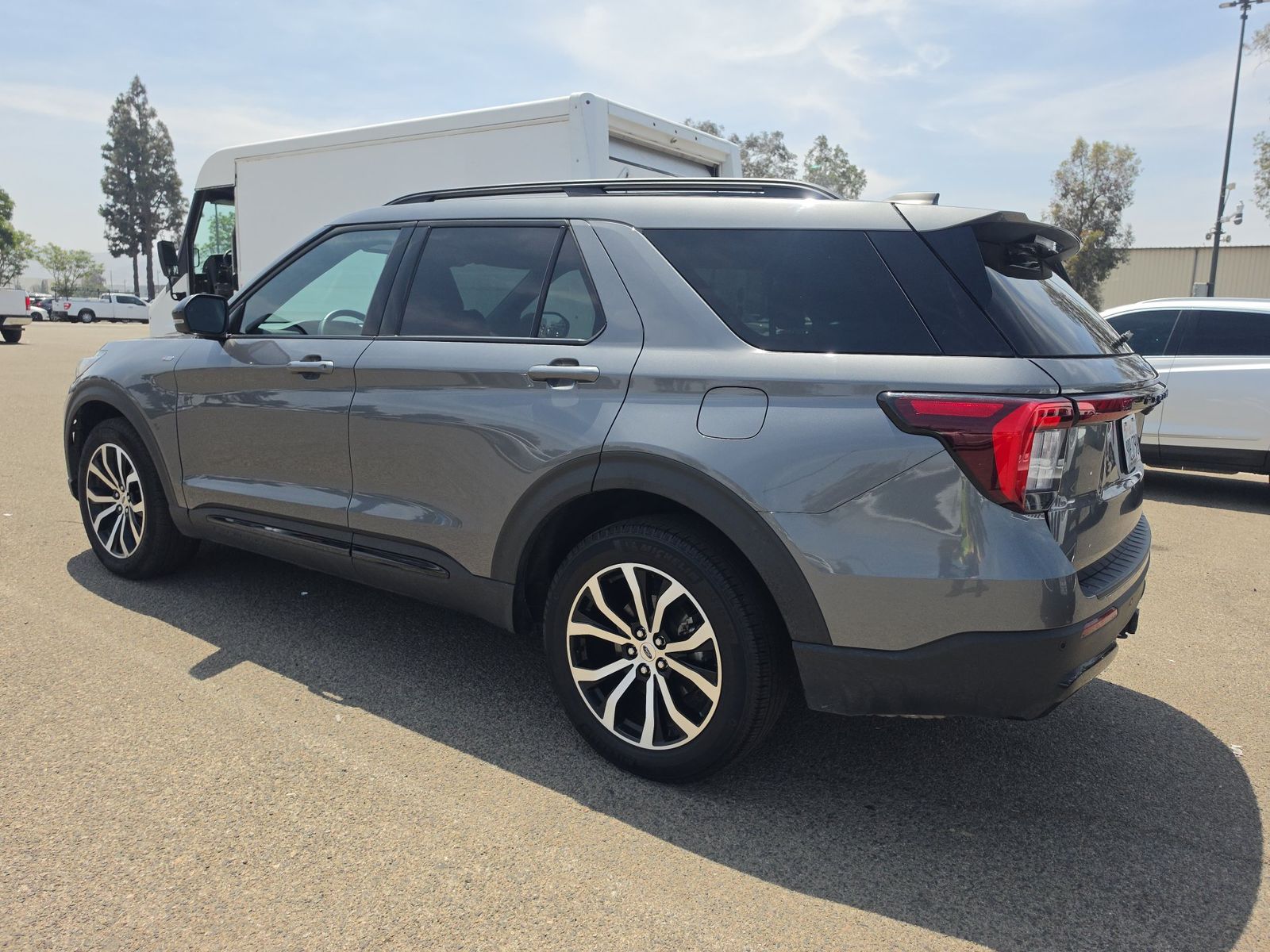 FORD EXPLORER - 3
