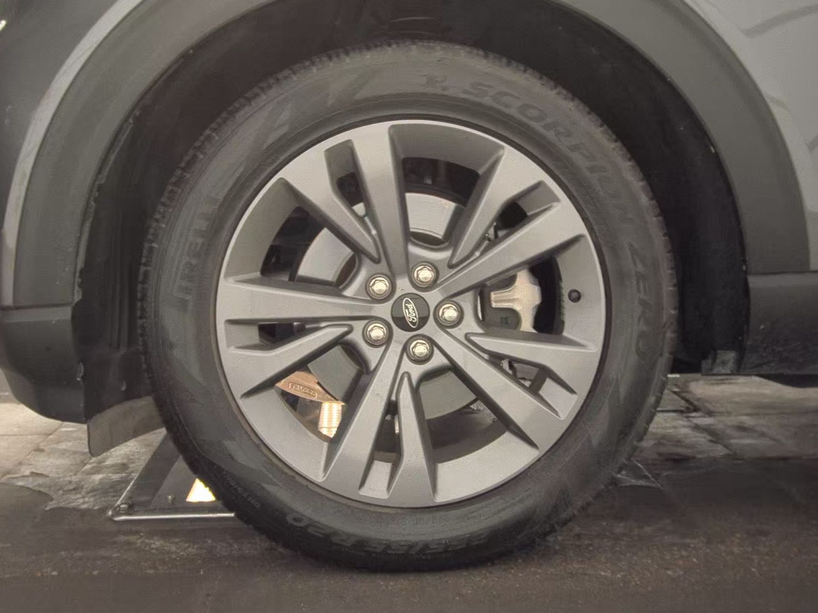 FORD EXPLORER - 10
