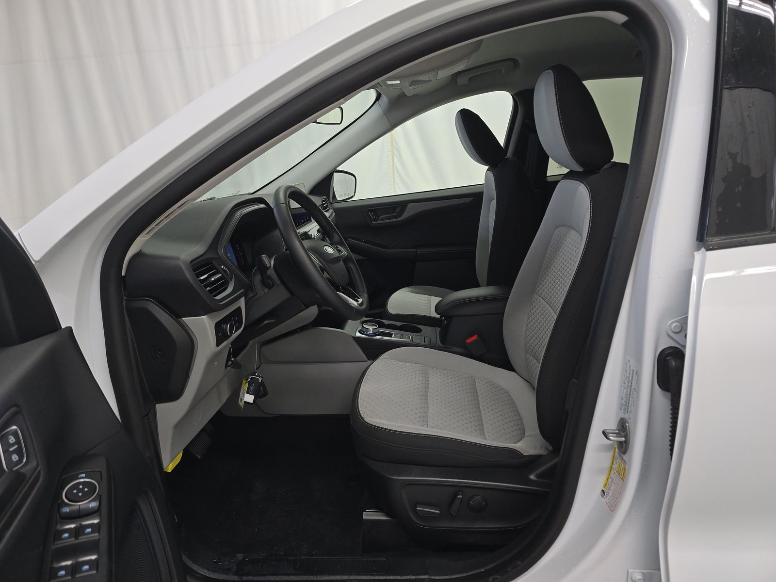 FORD ESCAPE - 8