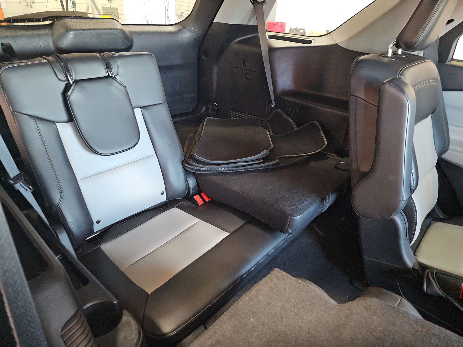 FORD EXPLORER - 9