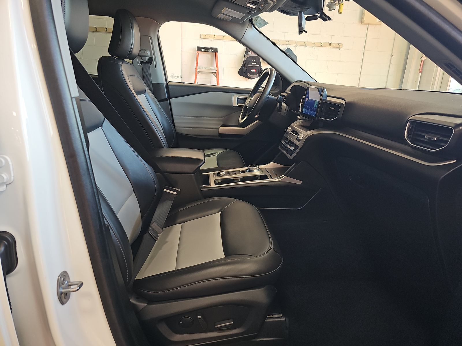 FORD EXPLORER - 3