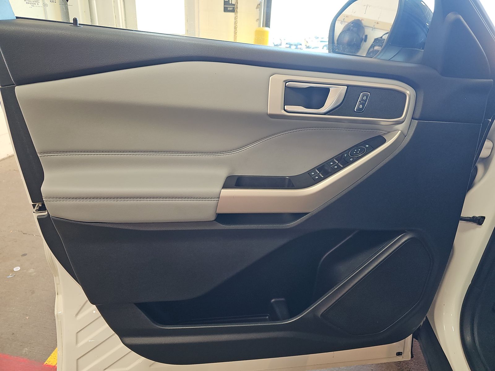 FORD EXPLORER - 4