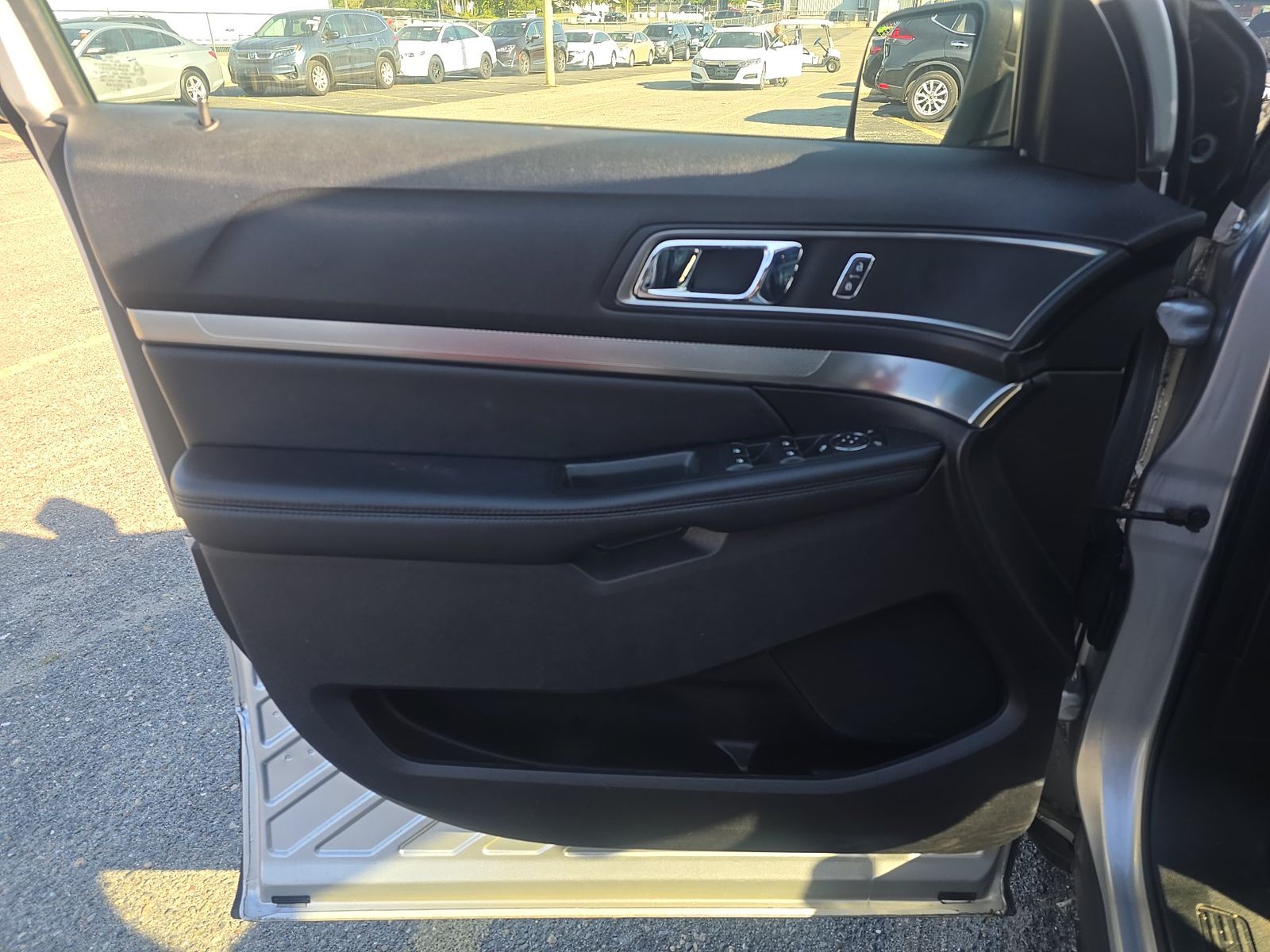 FORD EXPLORER - 10