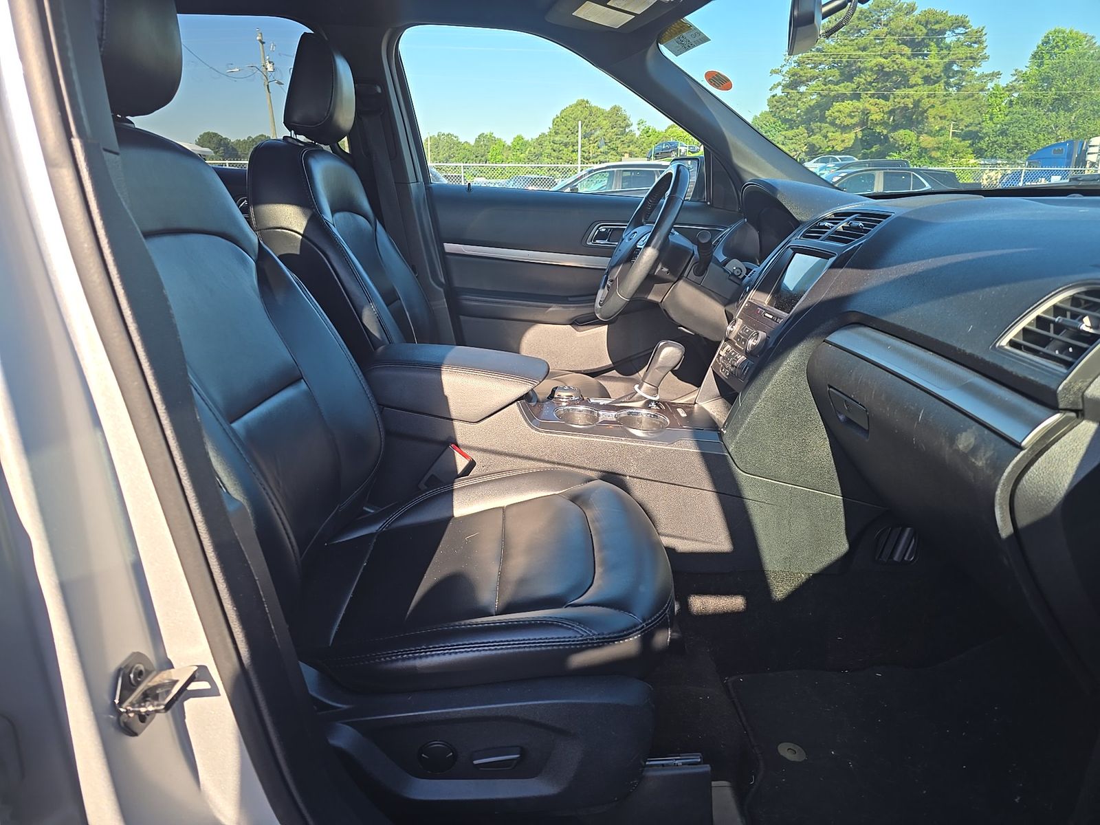 FORD EXPLORER - 9