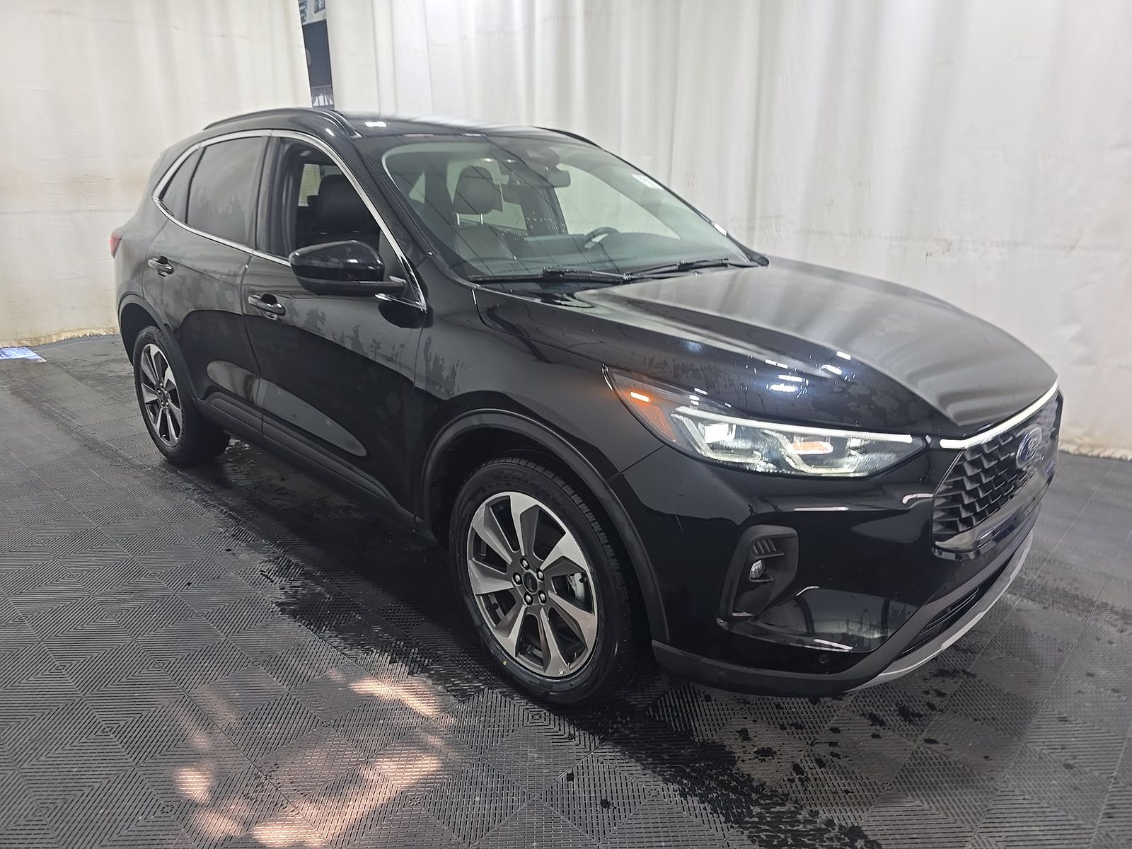 FORD ESCAPE - 4