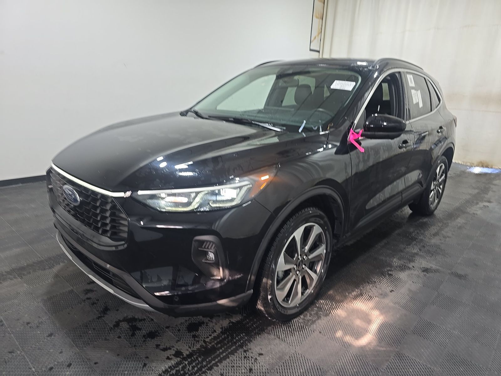 FORD ESCAPE - 1