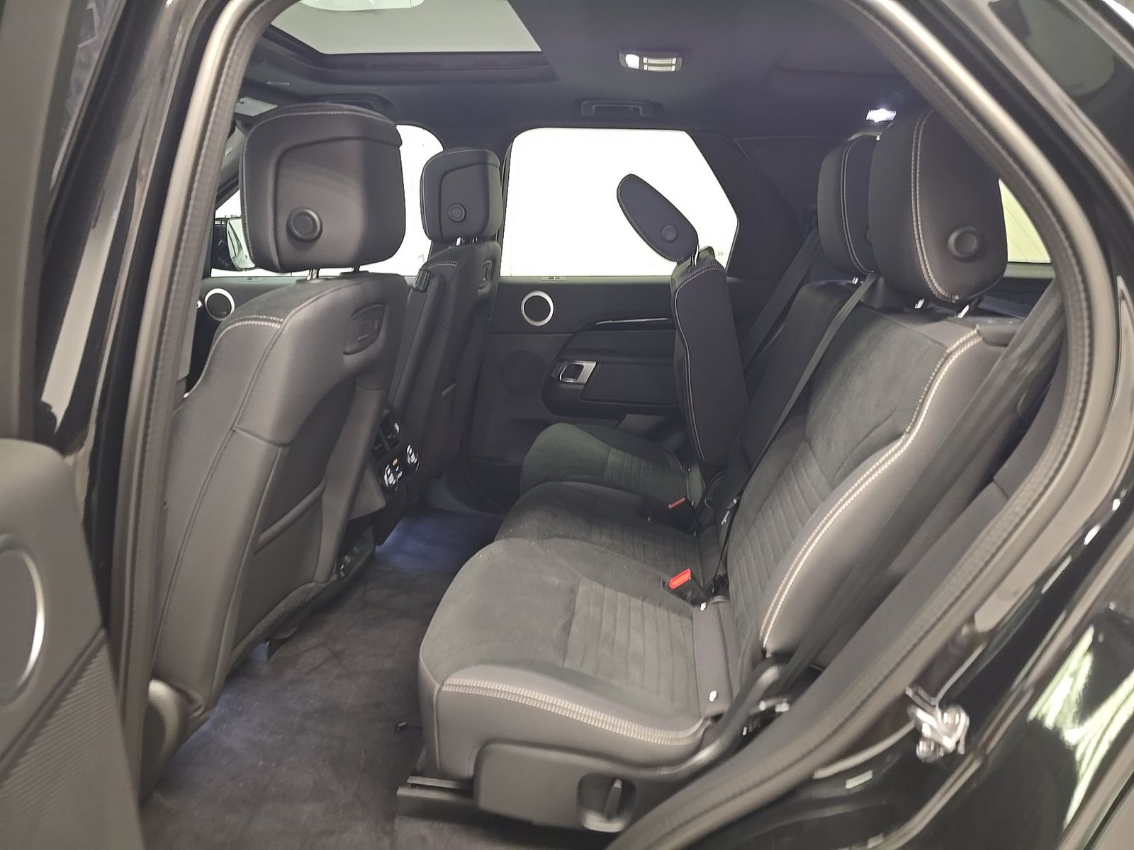2025 Land Rover Discovery S AWD