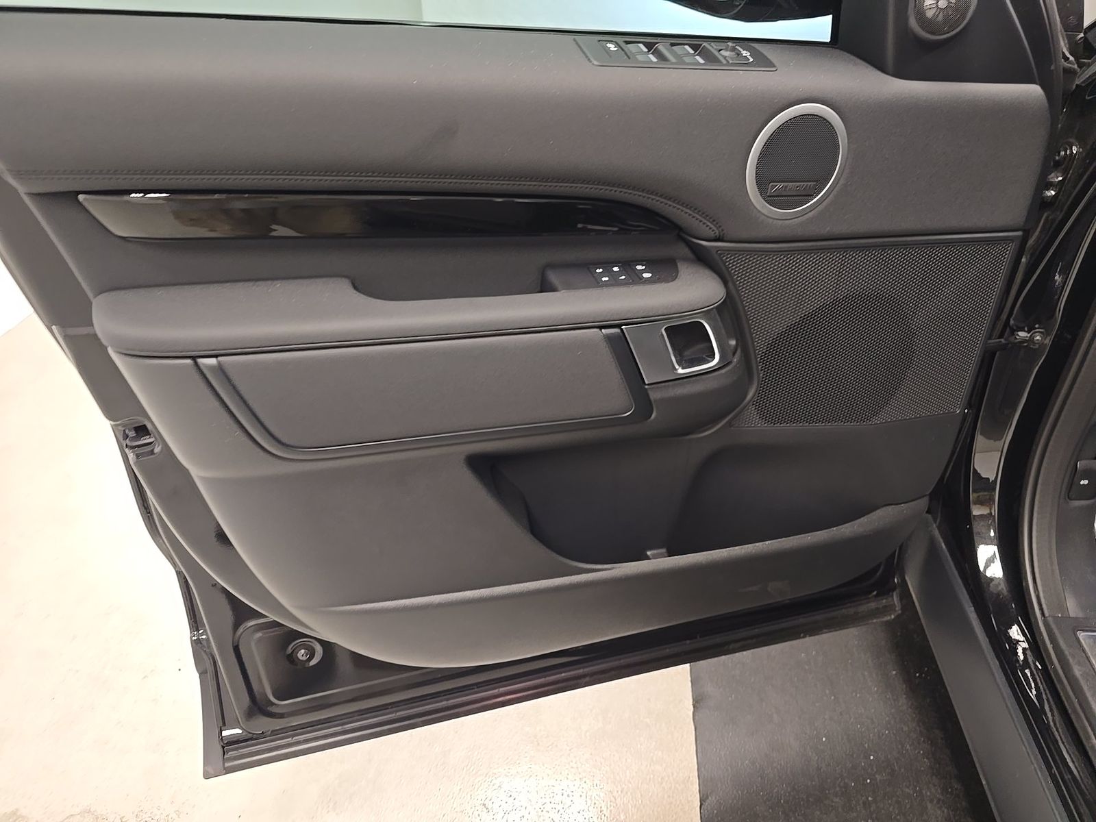 2025 Land Rover Discovery S AWD