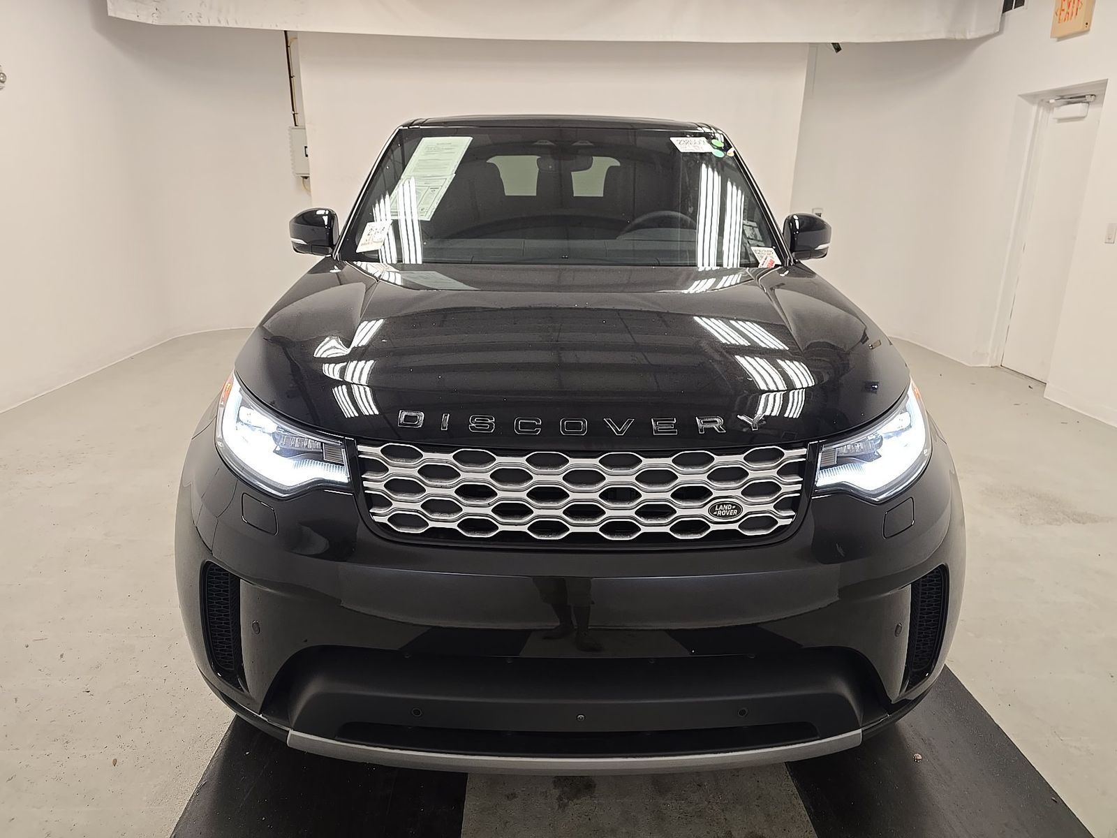 2025 Land Rover Discovery S AWD