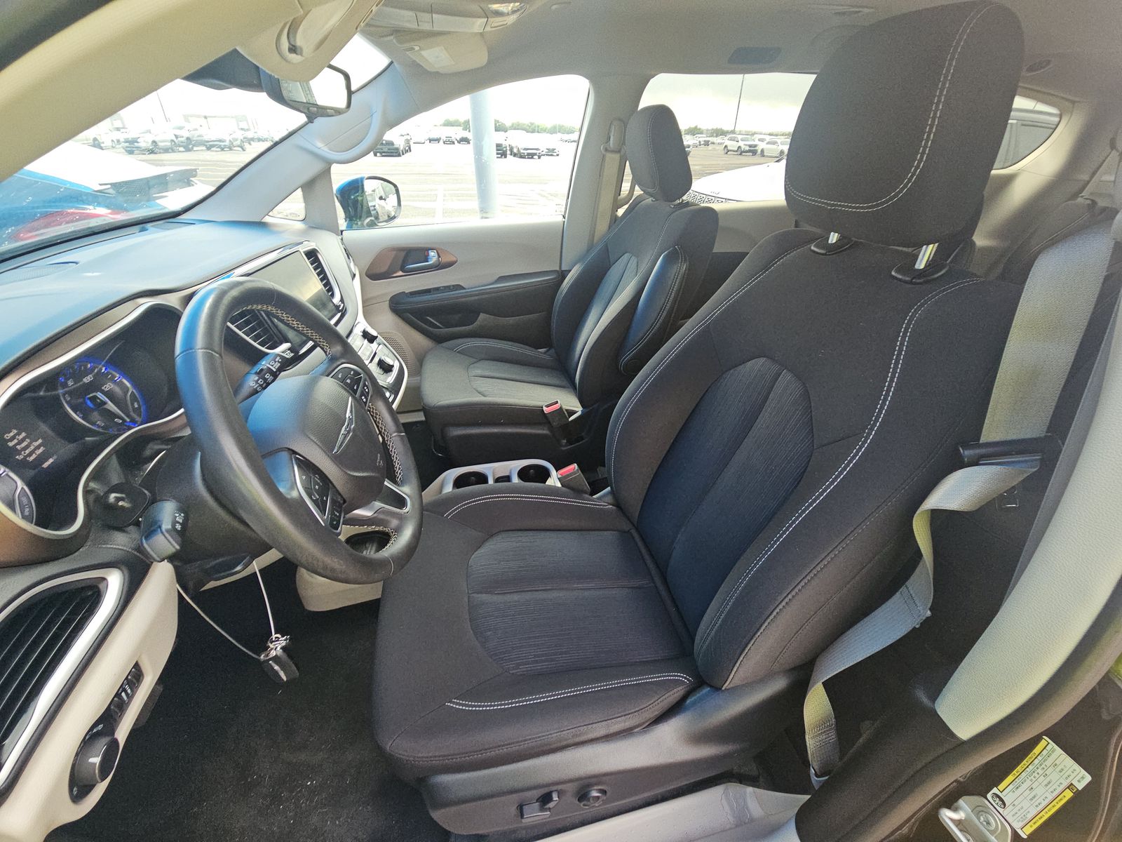 CHRYSLER VOYAGER - 8