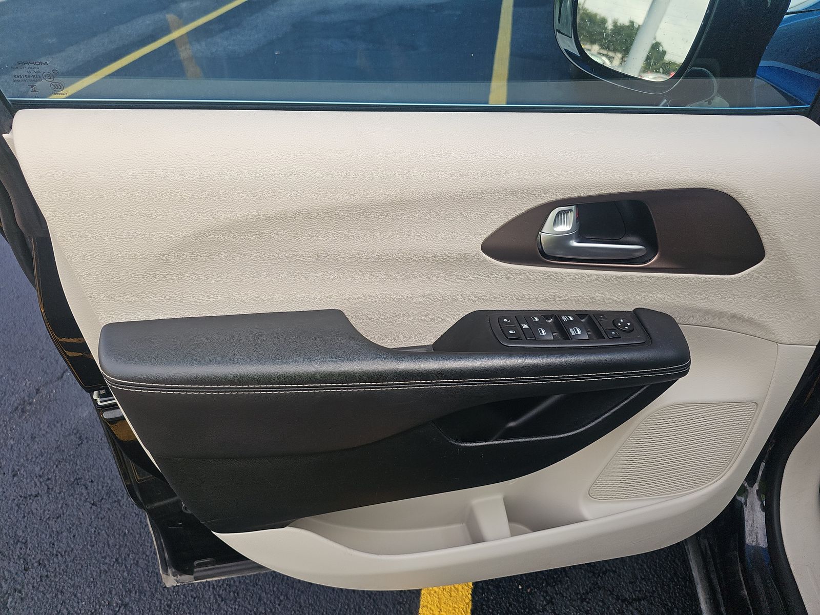 CHRYSLER VOYAGER - 10