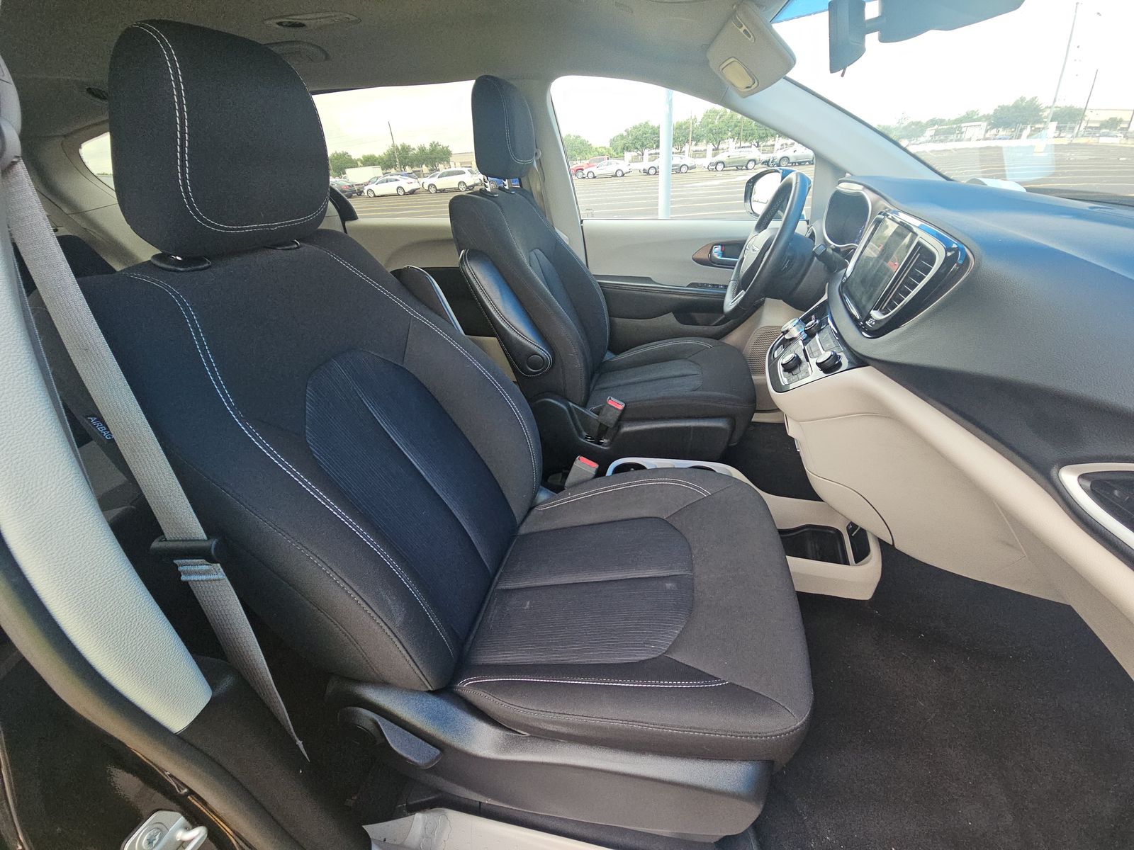 CHRYSLER VOYAGER - 9