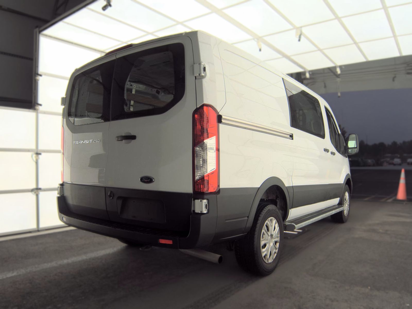 FORD TRANSIT 250 - 5