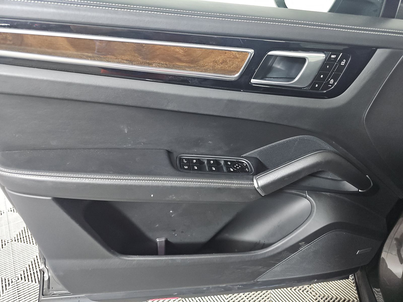 PORSCHE CAYENNE - 10