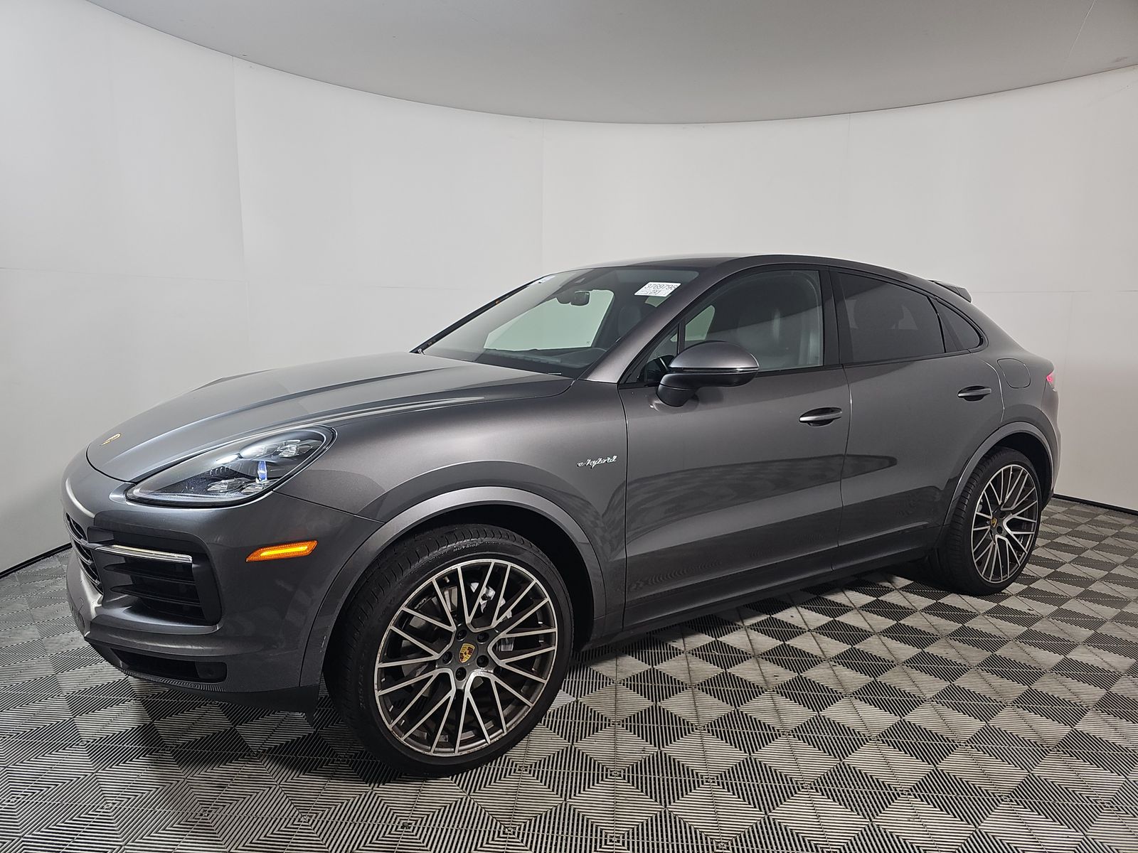 PORSCHE CAYENNE - 1