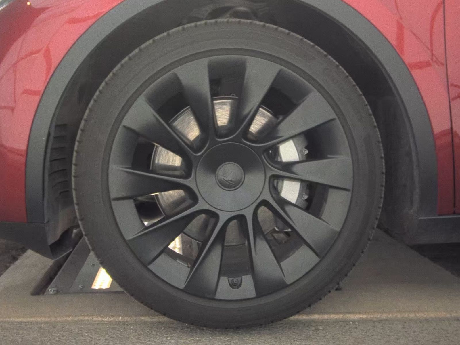 TESLA MODEL Y - 10