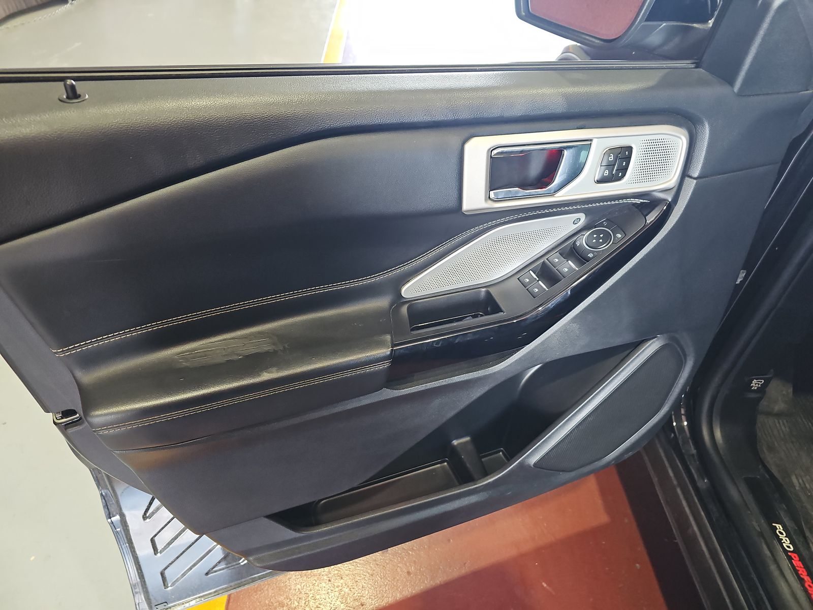 FORD EXPLORER - 10