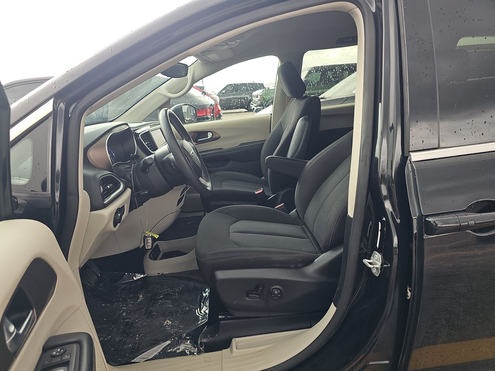 CHRYSLER VOYAGER - 8