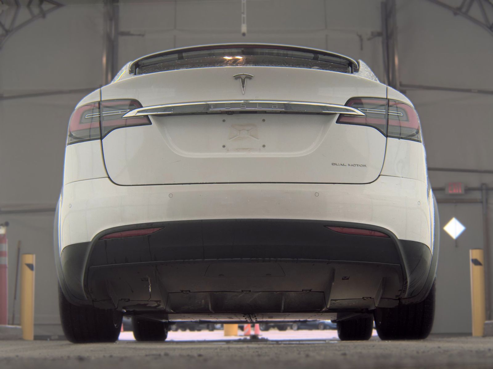 TESLA MODEL X - 8