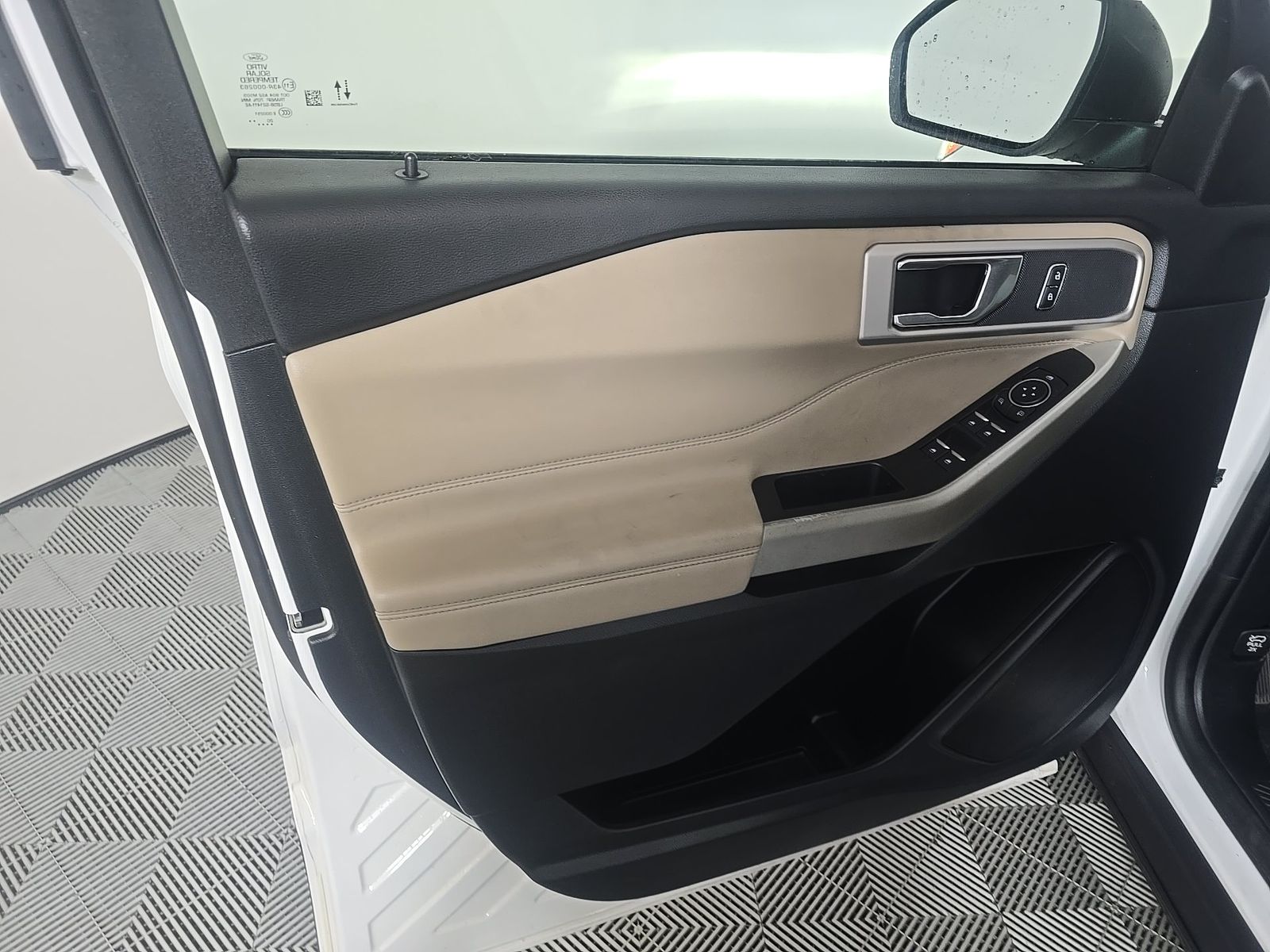 FORD EXPLORER - 10