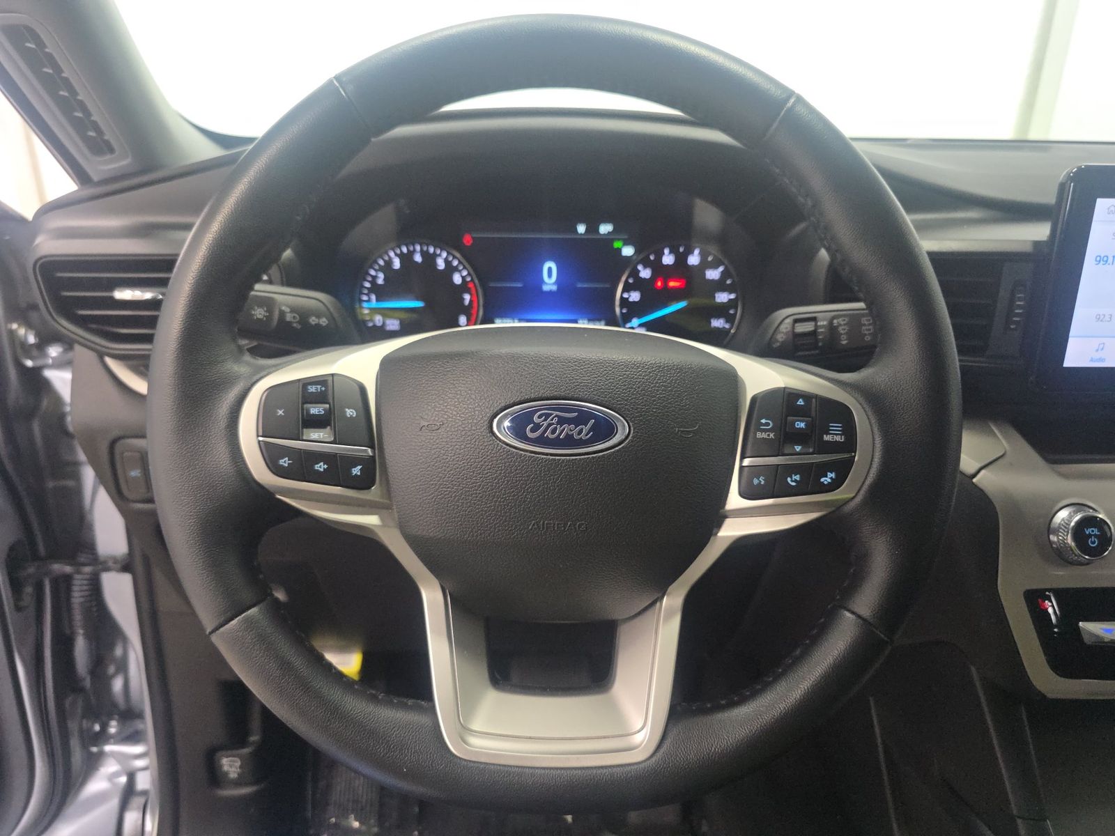 2023 Ford Explorer XLT RWD